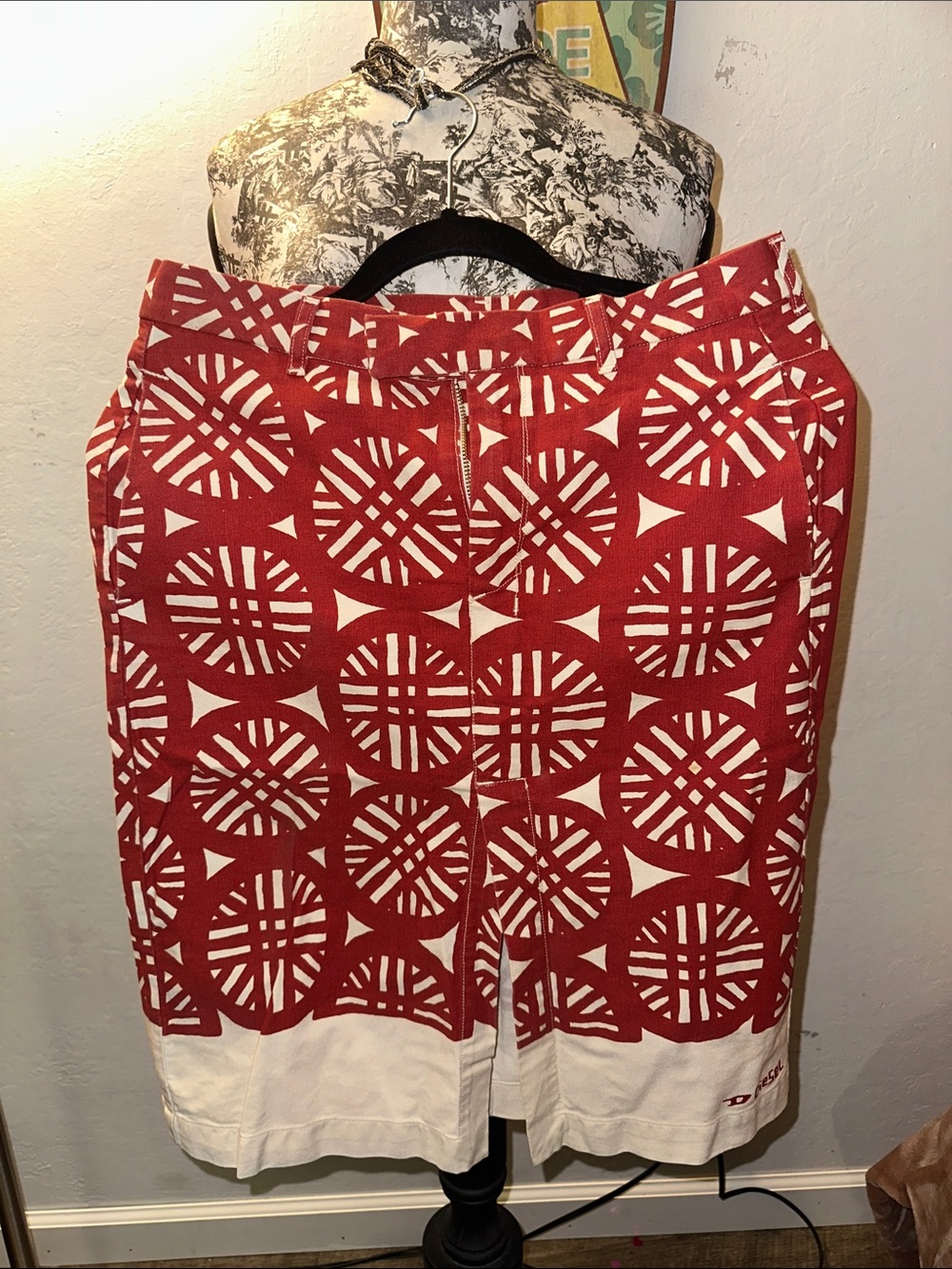 Diesel Red Patterned Cotton Skirt with Ivory 100% cotton Hem size 29